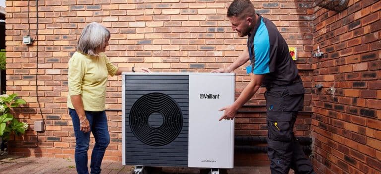 Technicians Who Install Heat Pumps In Toronto